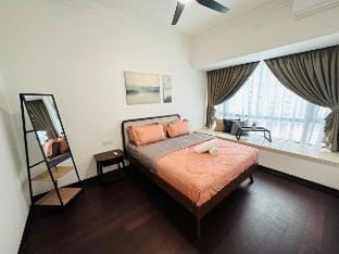 Emerald Homes @ R&F (free WiFi & 1 c/p) Dual-Key Apartment in Johor Bahru