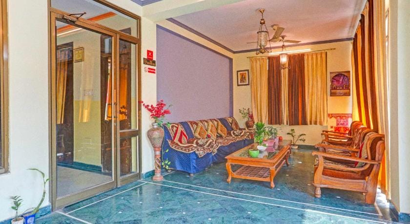 Hotel O Bani Park Near Collectorate Circle Hotel in Jaipur