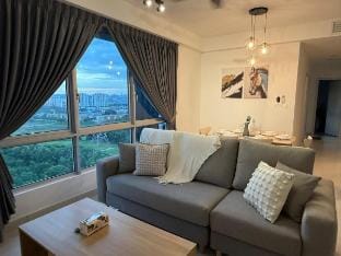 KL Skyline View | 3BR Condo in Kajang | Coway Wa/F Vacation rental in Negeri Sembilan, Malaysia