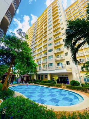 Paradise Staycation At South Apartment in Las Pinas