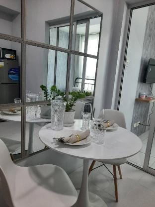 Relax in style with fast WIFI  Netflix Apartment in Manila City