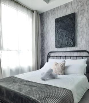Relax in style with fast WIFI  Netflix Apartment in Manila City