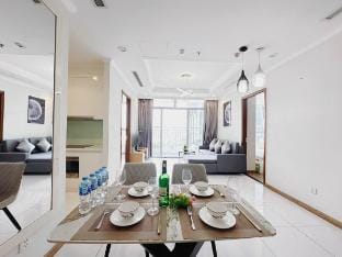 3BRs, Free Pool&Gym, Near Landmark 81, Bancony Vacation rental in Ho Chi Minh City