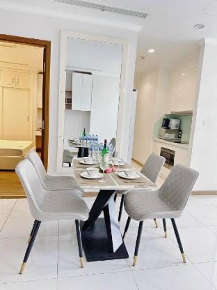 3BRs, Free Pool&Gym, Near Landmark 81, Bancony Vacation rental in Ho Chi Minh City