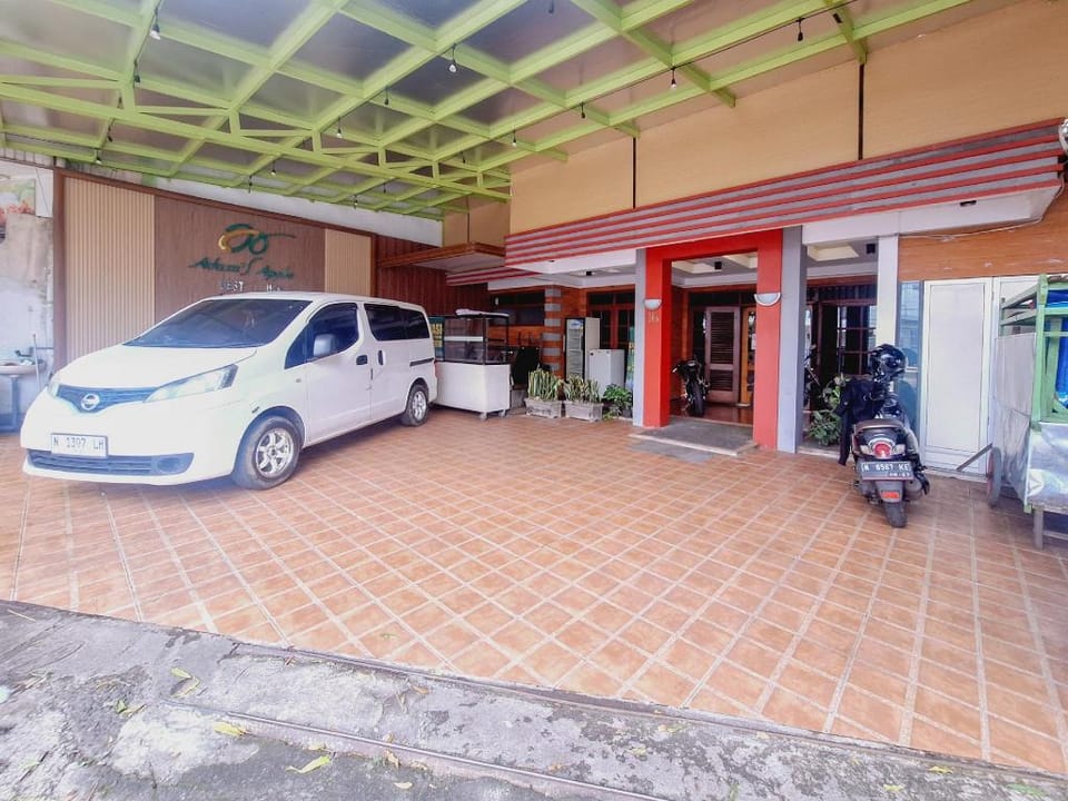 RedDoorz Syariah near Lippo Plaza Batu Hotel in Batu