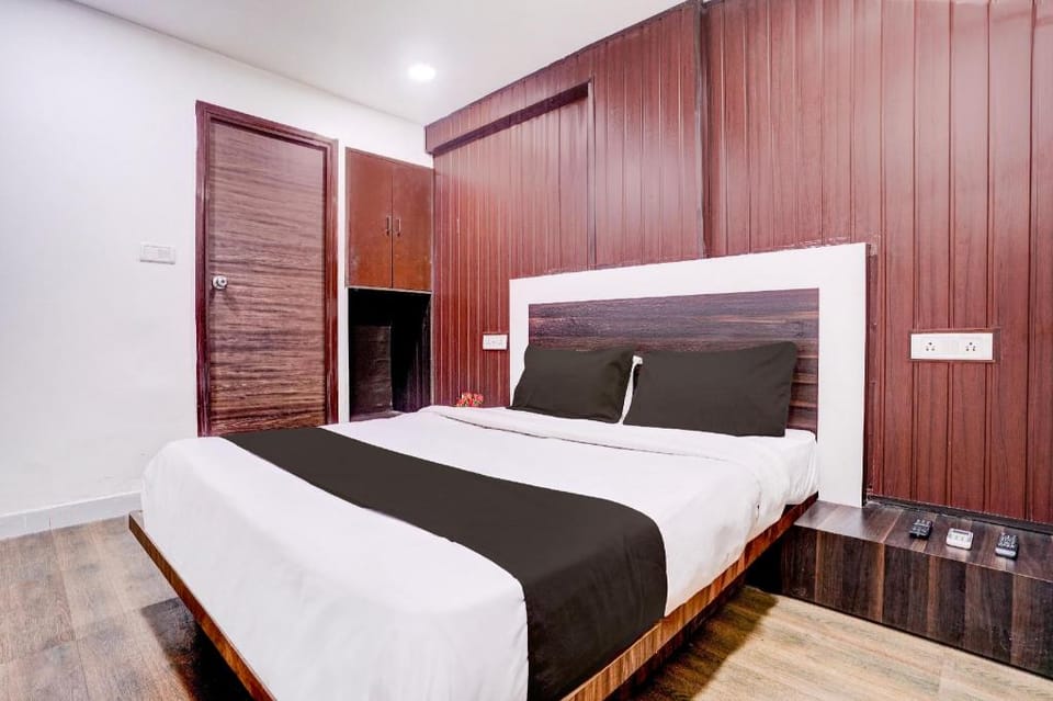 Hotel O Mumbai Versova Metro Station Hotel in Mumbai