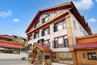 Hotel O Rajbagh Hotel in India