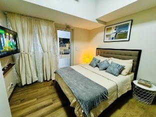 Luxury 1BR at BGC/Venice Mall (Park Mckinley 10G) Apartment in Makati