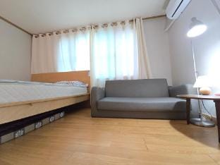 Daegu,Apsan,Large dining, kingbed, full options Vacation rental in Daegu