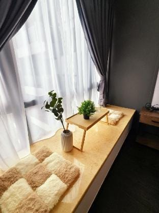 R&F Sea View 2BR High-end Design 1CP Netflix 6pax Vacation rental in Johor Bahru