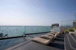 Studio Sky Pool@Edge Central Pattaya A4 NO TV Vacation rental in Pattaya City