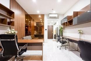 RiverGate 1BR Apt with Desk – Work & Stay in D1 Apartment in Ho Chi Minh City