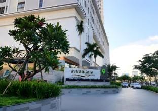 Modern 43m² RiverGate Condo Near Bến Thành Market Apartment in Ho Chi Minh City