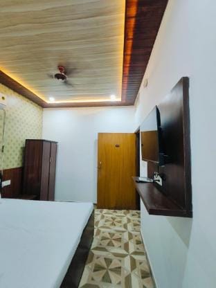 One Bedroom Suite at The Ghat House  (203) Vacation rental in Varanasi