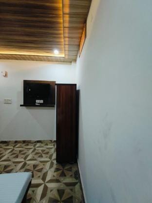One Bedroom Suite at The Ghat House - (403) Vacation rental in Varanasi