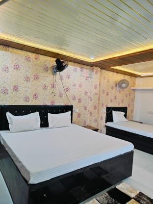 Elegant 1 Big Bedroom At The Ghat House - 501 Vacation rental in Varanasi