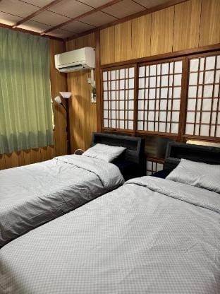GUESTHOUSE  民泊PAKUPAKU 　一軒家の2階全室貸（一組限定） Vacation rental in Okinawa Prefecture