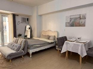 Venice Vista Lodge - Staycation in BGC / McKinley Vacation rental in Makati