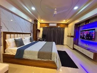 Luxury Studio near Kolkata Airport | Wi-Fi,kitchen Apartment in Kolkata