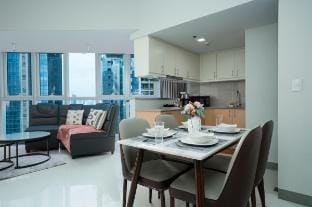 Uptown BGC Upscale 1BR|Spacious |views fr balcony Vacation rental in Makati