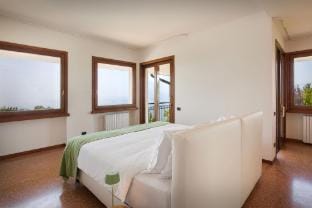Villa Viù with Pool and Lake View Villa in Lake Garda