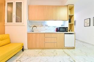 Acropolis Luxurious Apt 100 Mbps Metro Garden Apartment in Athens