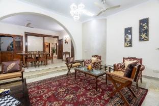 Homlee-LushGreen 2BHK-South DEL-Ground Floor Vacation rental in New Delhi