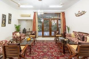 Homlee-LushGreen 2BHK-South DEL-Ground Floor Vacation rental in New Delhi