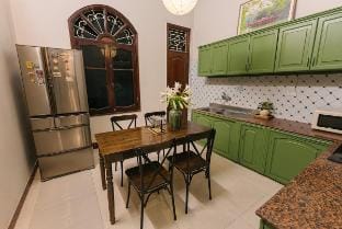 Phan Dinh Phung House @hanoi @peaceful @oldquarter Vacation rental in Hanoi