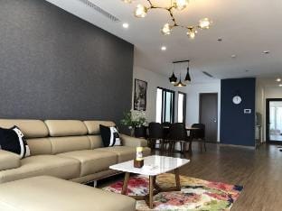 Apartment 4Brs Vinhomes Skylake near Landmark 72 Vacation rental in Laos