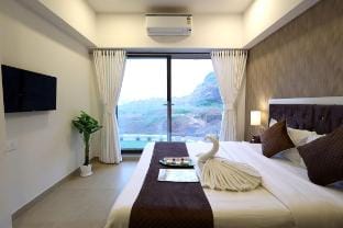 Stylish 3BHK Near Hiranandani Hospital Full Luxury Apartment in Mumbai
