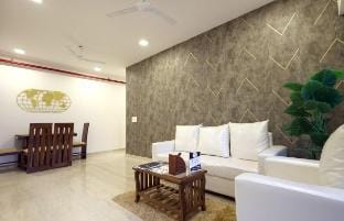 Plush 3 bedroom near Hiranandani Hospital Powai Vacation rental in Mumbai
