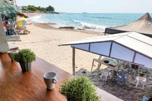 Beachfront Room2 beside El Union, 200mbps, Netflix Vacation rental in San Juan