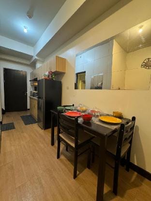 Cozy 1BR fronting pool near NAIA w/ WiFi Netflix Vacation rental in Las Pinas
