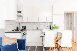 Lovely & Spacious 2 Bedr 2 Bath Earls Court Apartment in City of Westminster