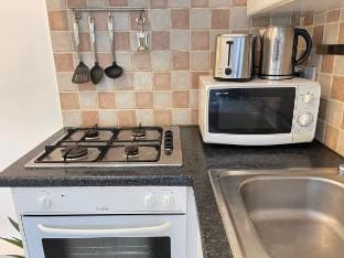Earls Court 1BR with Lovely Garden View Apartment in City of Westminster