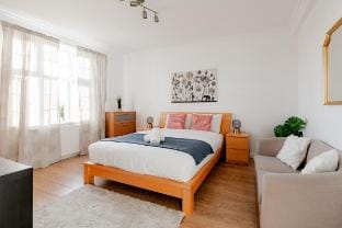 The Hyde Park Retreat - Stylish 2BR Family Apt. Apartment in City of Westminster