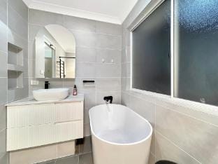 MetaWise Cozy Family Room3 in Shared Home Free Parking Vacation rental in Castle Hill