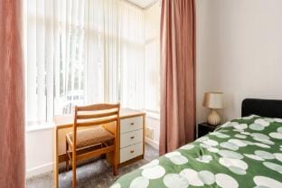Ad7 family guest house Vacation rental in England