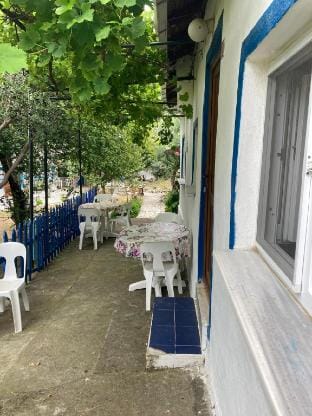 Six-Person Room/Kalemi Pansiyon(106) Vacation rental in Turkey