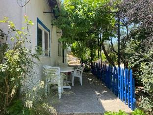 Six-Person Room/Kalemi Pansiyon(106) Vacation rental in Turkey