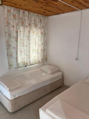 Three-Person Room/Kalemi Pansiyon (703) Vacation rental in Turkey