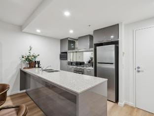 Avalon - 2 Bed Condo Pool, Spa, Steam, Gym, Cinema Vacation rental in Surfers Paradise