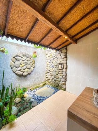 Joglo Breeze Guesthouse and Villa Full house Vacation rental in Kediri