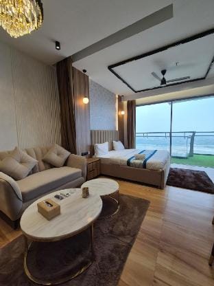 Lux by Zenith | Studio in Noida Vacation rental in Noida