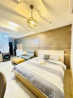 Malate Bayview Mansion with Balcony (KoreaTown) Apartment in Manila City