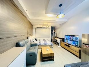 Malate Bayview Mansion with Balcony (KoreaTown) Apartment in Manila City