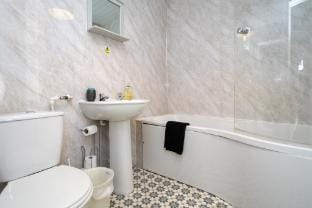 Glenmore Lodge Apartment in Belfast