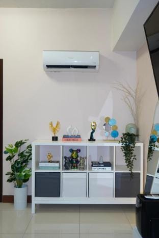 Modern Rustic Pet Friendly Condo in Mckinley Hill Vacation rental in Makati