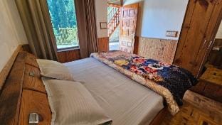 Khwabgaah Manali | Oak hideaway Vacation rental in Himachal Pradesh